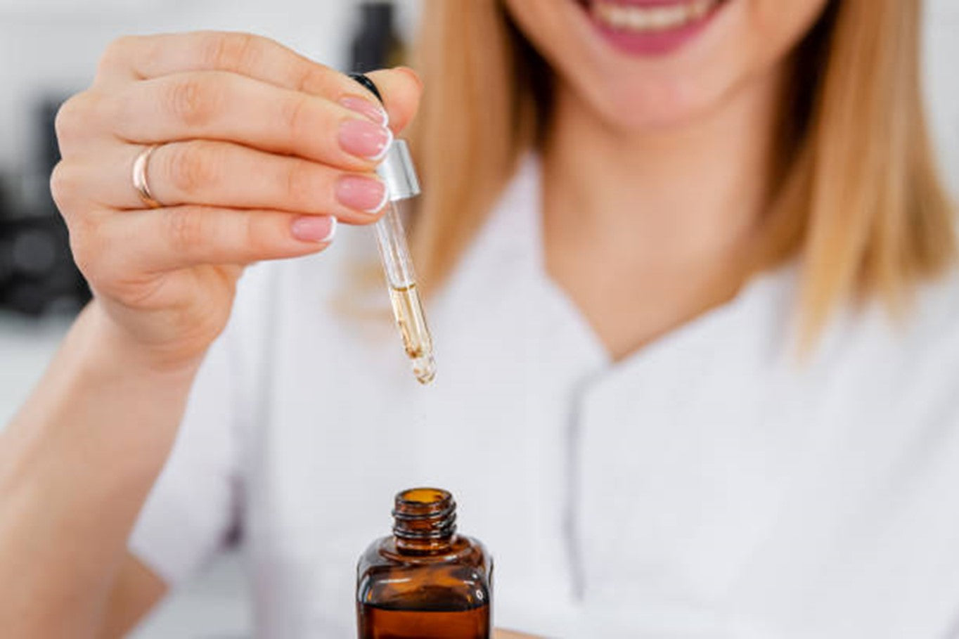 Benefits of Using a Whitening Serum in Your Daily Routine